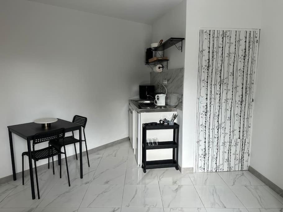 Montreuil Apartment *